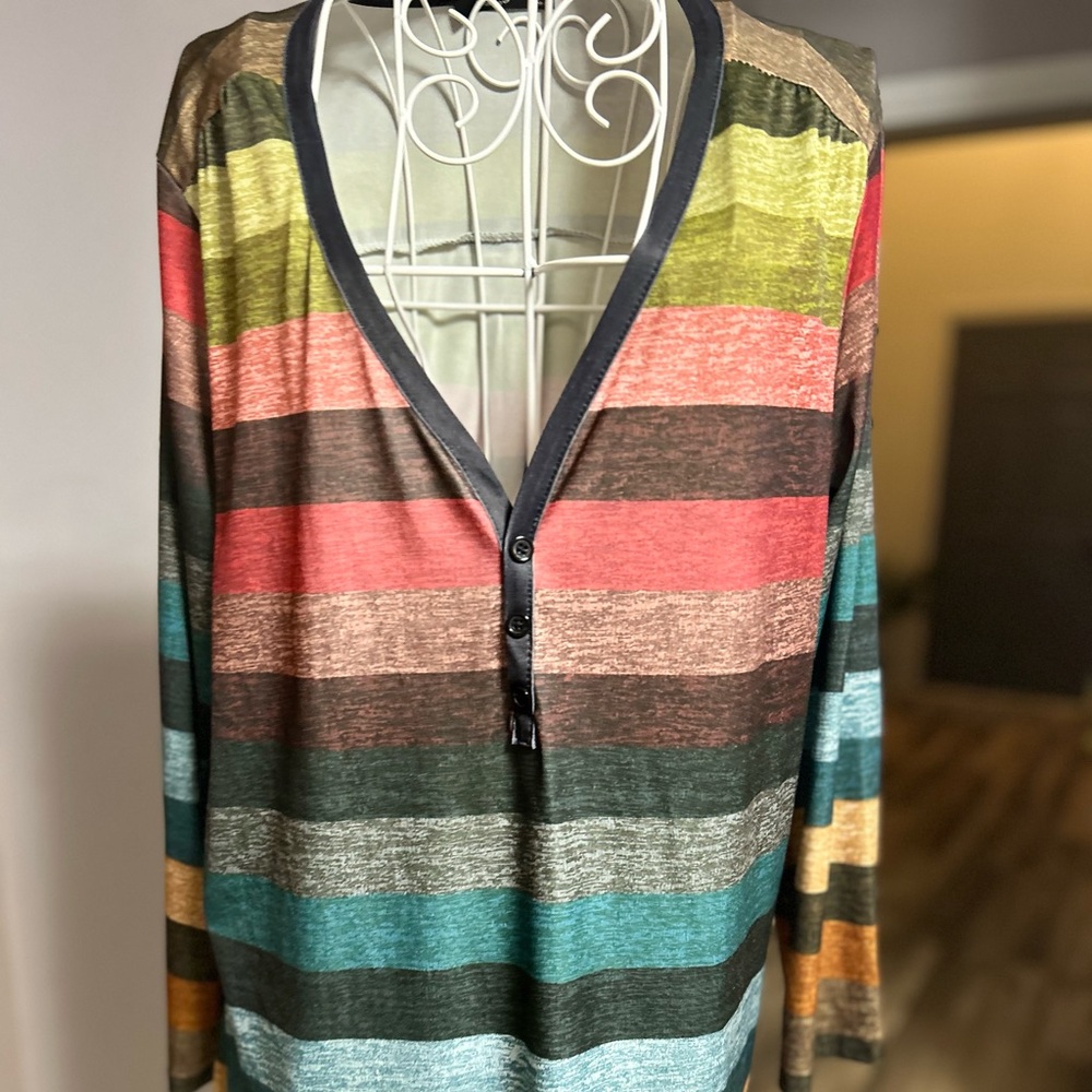 LILY by Firmiana Women's (Size L) Long Sleeve V-Neck Shirt Stretch